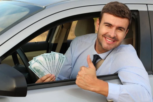 Man smiling in his car with good credit score - Cheap car insurance in Georgia 